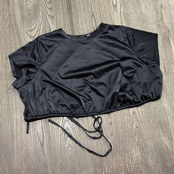SKIMS Tops - NWT Skims Shine Satin Crop Top Short Sleeve Open Back Crewneck Stretch Onyx 2X